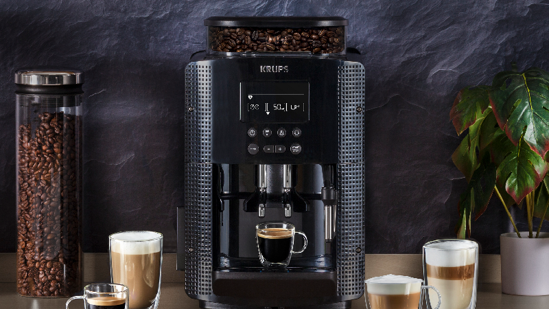 El diseño compacto de esta cafetera espresso totalmente automática no compromete la capacidad
