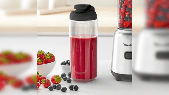 Dos prácticas botellas para llevar con capacidad de 0,6L cada una. Equipada con 300W de potencia