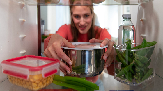Ponle su tapa especial para guardarlo en tu refrigerador